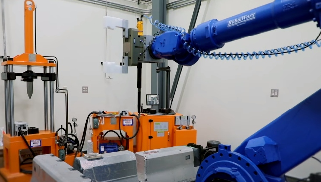ORNL демонстрирует роботизированную переработку батарей электромобилей переработку